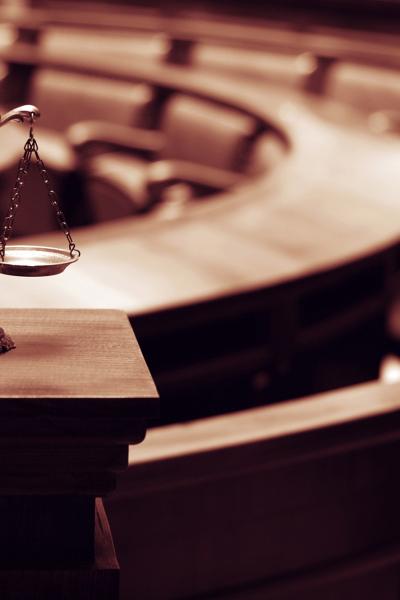 7 op de 10 Vlamingen verschijnen onverdedigd voor de politierechtbank