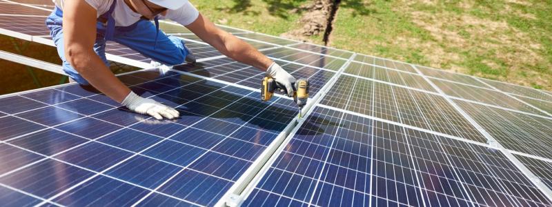Wat doen zonnepanelen met je woningverzekering?